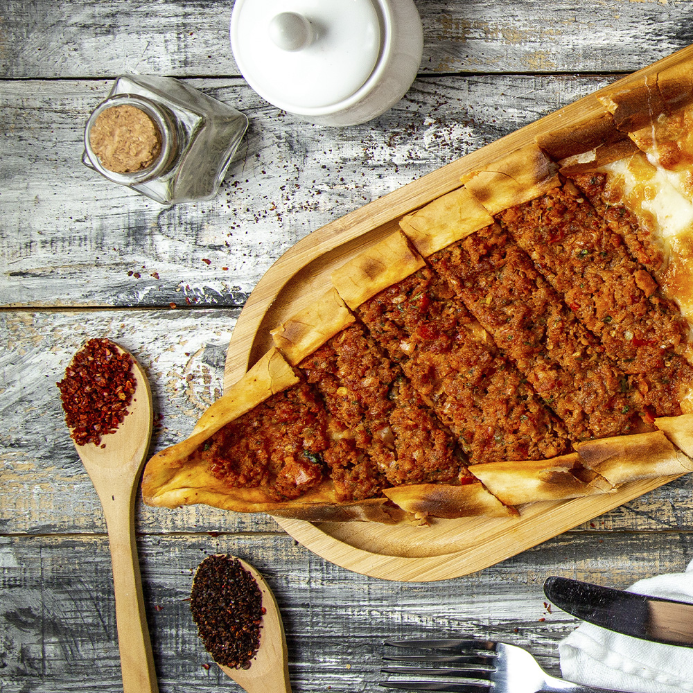 Sucuklu Pide
